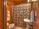 Fireside Bluff - Bathroom w/ Tub/Shower Combo